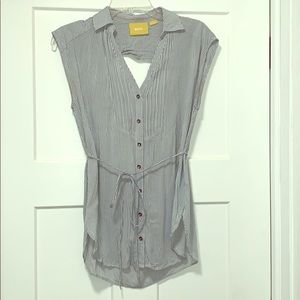 Maeve sleeveless button down